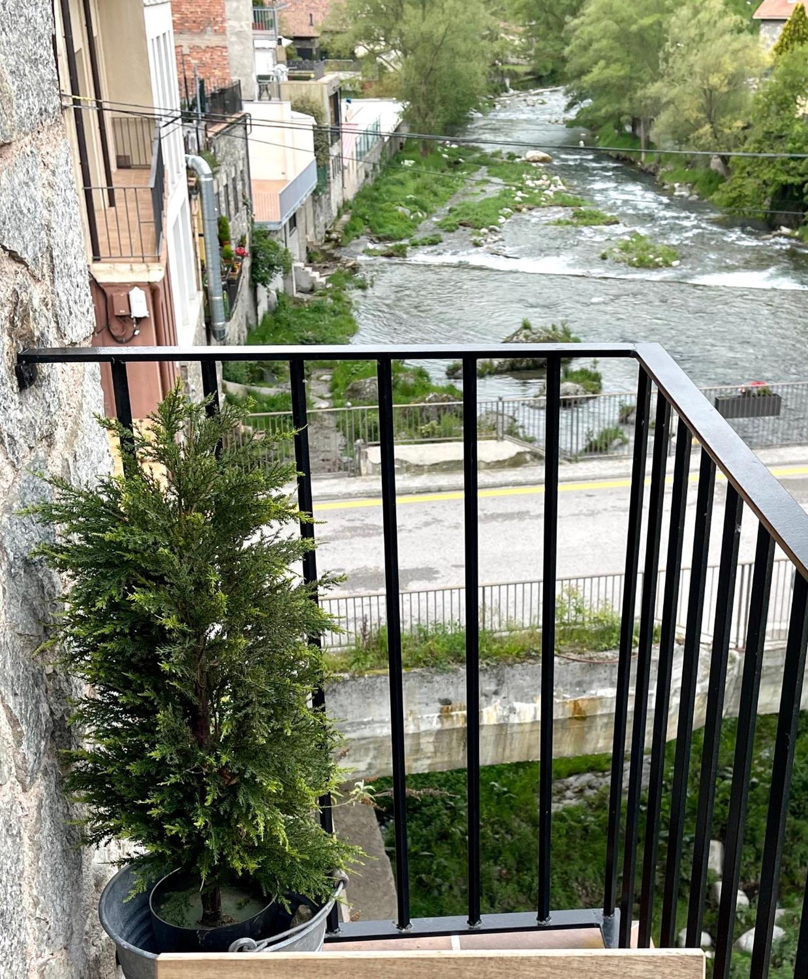 Apartamento Colgante Al Rio Con Vistas Al Puente Camprodon Exteriör bild